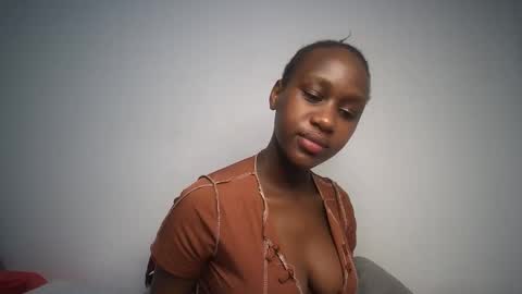 Snapshot of dollberry chatting on 01.13.25 dollberry online show from 01.13.25