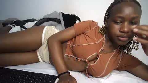 Snapshot of dollberry chatting on 01.20.25 dollberry online show from 01.20.25