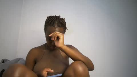 Snapshot of dollberry chatting on 02.14.25 dollberry online show from 02.14.25