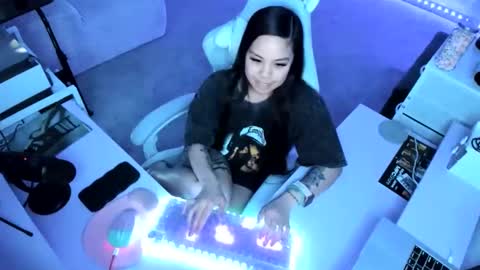 DOLLLFACE online show from 02.19.26