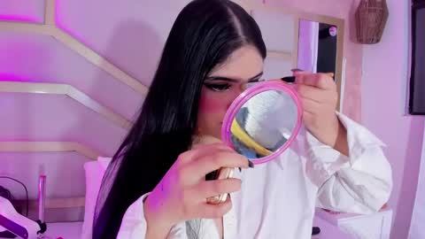 Snapshot of dollsweety chatting on 10.07.25 Dollsweety online show from 10.07.25