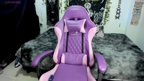 dolly_bones online show from 10.01.25