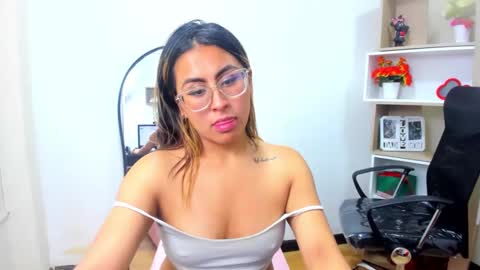 dollyjuicy1 online show from 01.20.25