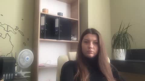 Snapshot of dollyroma chatting on 10.27.25 DollyRoma online show from 10.27.25