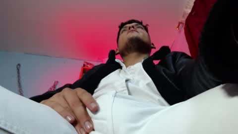 Snapshot of dom2travelers_sm chatting on 02.04.26 Diego Castell online show from 02.04.26