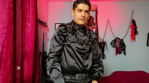 Snapshot of dom2travelers_sm chatting on 05.22.26 Diego Castell online show from 05.22.26