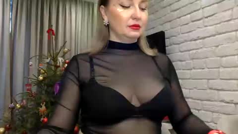 DOM MUMMY online show from 01.05.25