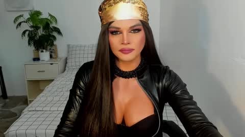 Snapshot of domina_angela chatting on 01.19.25 ANGELA online show from 01.19.25