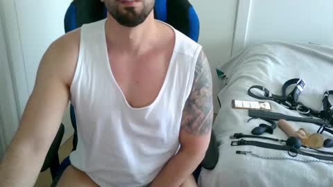 Snapshot of dominatedtitan chatting on 04.03.26 DominatedTitan online show from 04.03.26