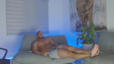 Snapshot of dominic_hulk1 chatting on 01.19.25 dominic_hulk1 online show from 01.19.25