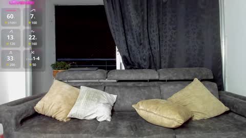 Snapshot of dominic_joness chatting on 12.20.24 SANTI independent model online show from 12.20.24