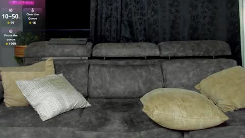 Snapshot of dominic_joness chatting on 02.02.25 SANTI independent model online show from 02.02.25