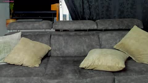 Snapshot of dominic_joness chatting on 02.19.25 SANTI independent model online show from 02.19.25