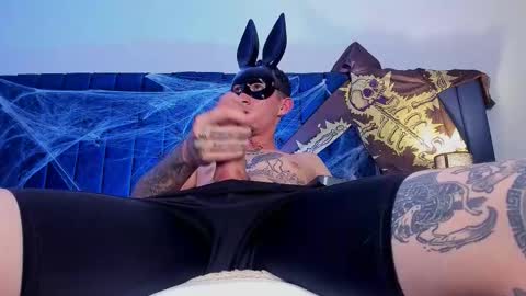 Snapshot of dominik_thompson777 chatting on 10.31.25 dominik_thompson777 online show from 10.31.25