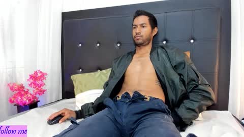 dominikx_ online show from 02.18.26