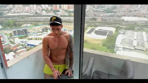 Only fans Ronnie col---InstaRonniecolleman  online show from 02.15.25