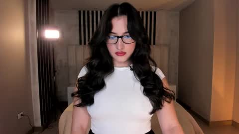 Snapshot of dominiquevega_ chatting on 09.28.25 Dominique online show from 09.28.25