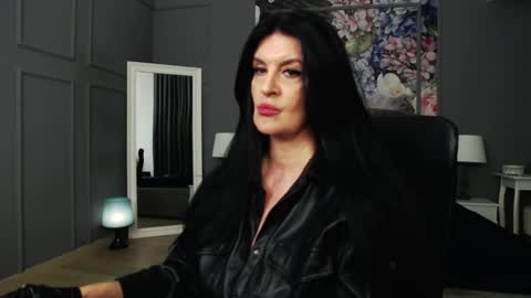 Snapshot of dommelisa chatting on 12.15.24 Dom Melisa online show from 12.15.24