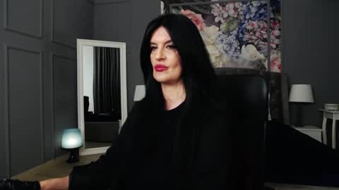 Snapshot of dommelisa chatting on 12.21.24 Dom Melisa online show from 12.21.24