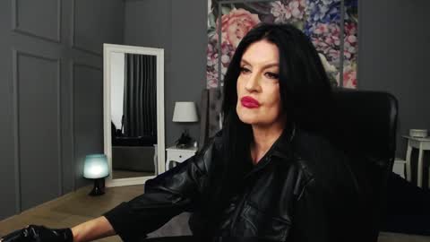 Snapshot of dommelisa chatting on 01.08.25 Dom Melisa online show from 01.08.25