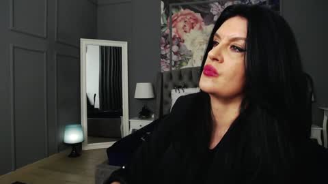Snapshot of dommelisa chatting on 01.25.25 Dom Melisa online show from 01.25.25