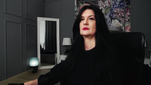 Snapshot of dommelisa chatting on 02.08.25 Dom Melisa online show from 02.08.25