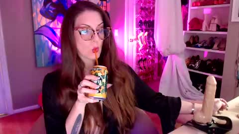Snapshot of dommetomorrow chatting on 01.07.25 DommeTomorrow online show from 01.07.25