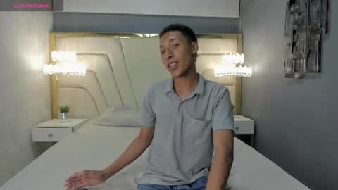 Snapshot of domminick18 chatting on 10.21.25 Domminick18 online show from 10.21.25