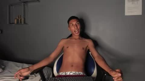 Snapshot of domminick18 chatting on 10.24.25 Domminick18 online show from 10.24.25