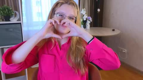 Snapshot of domoniqueepperley chatting on 10.10.25 Macy online show from 10.10.25