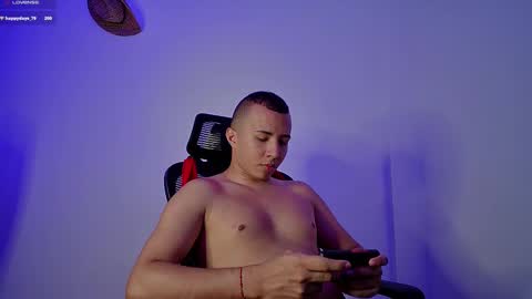 Snapshot of donathoo chatting on 12.24.24 Donat Independent Model online show from 12.24.24