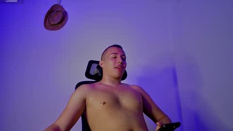 Snapshot of donathoo chatting on 12.30.24 Donat Independent Model online show from 12.30.24