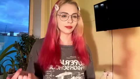 Karolina online show from 10.14.25