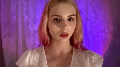 Karolina online show from 10.19.25