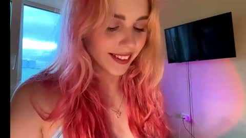 Karolina online show from 10.23.25