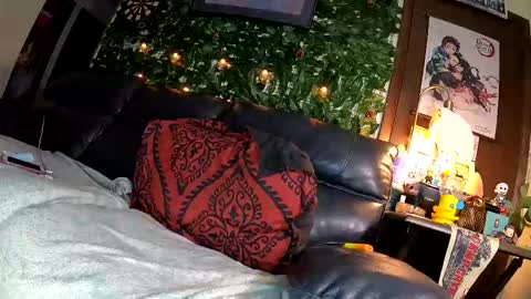 Snapshot of donkellz chatting on 10.30.25 Sapphire Fox online show from 10.30.25