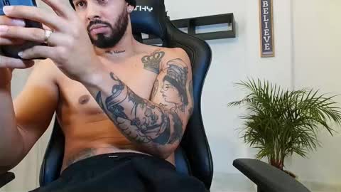 Snapshot of donn_cruz chatting on 10.02.25 Victor online show from 10.02.25