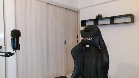 Snapshot of donn_cruz chatting on 10.03.25 Victor online show from 10.03.25