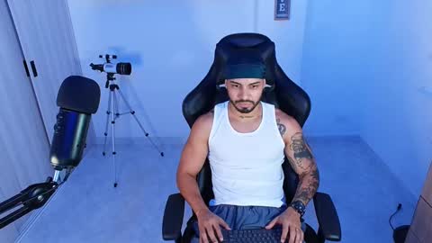 Snapshot of donn_cruz chatting on 10.14.25 Victor online show from 10.14.25