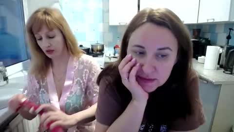 Snapshot of donnalimadonna chatting on 12.09.24 Tatiana 43 curvy sexy body and Joanna redhead 39 years online show from 12.09.24