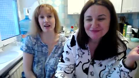 Snapshot of donnalimadonna chatting on 01.14.25 Tatiana 43 curvy sexy body and Joanna redhead 39 years online show from 01.14.25
