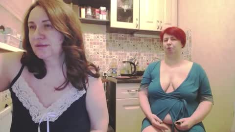 Snapshot of donnalimadonna chatting on 01.15.25 Tatiana 43 curvy sexy body and Joanna redhead 39 years online show from 01.15.25