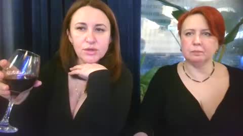 Snapshot of donnalimadonna chatting on 01.22.25 Tatiana 43 curvy sexy body and Joanna redhead 39 years online show from 01.22.25