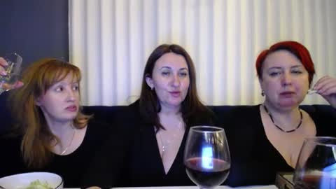 Snapshot of donnalimadonna chatting on 01.22.25 Tatiana 43 curvy sexy body and Joanna redhead 39 years online show from 01.22.25