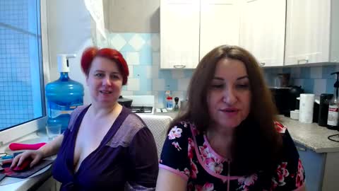 Snapshot of donnalimadonna chatting on 01.27.25 Tatiana 43 curvy sexy body and Joanna redhead 39 years online show from 01.27.25