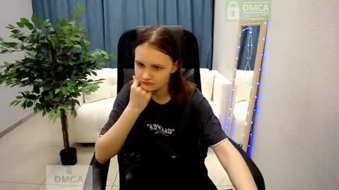 Snapshot of donnasia chatting on 04.17.26 Sia online show from 04.17.26