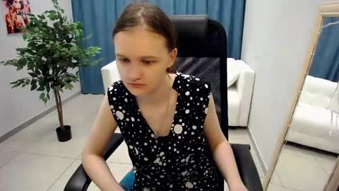 Snapshot of donnasia chatting on 05.26.26 Sia online show from 05.26.26