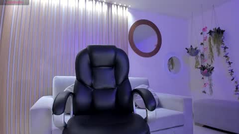  Donna Stonne  online show from 10.03.25