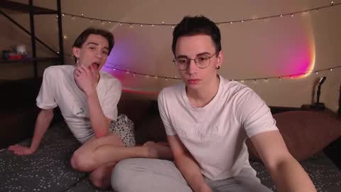 Snapshot of dontknowloool chatting on 03.12.25 EliotKenny online show from 03.12.25