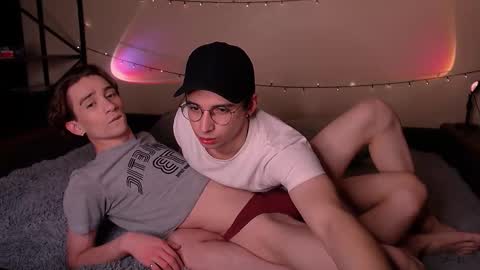 Snapshot of dontknowloool chatting on 10.20.25 EliotKenny online show from 10.20.25